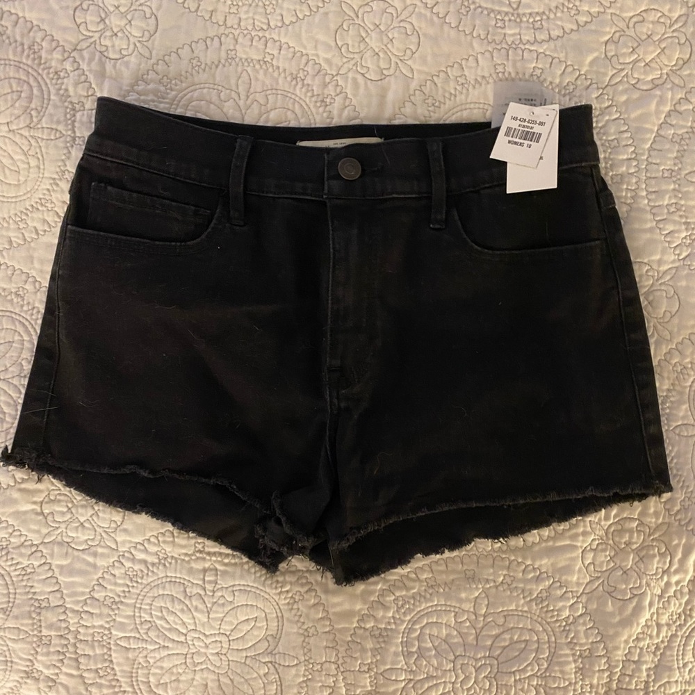 NWT Abercrombie & Fitch Black highwaisted Jean shorts size 10